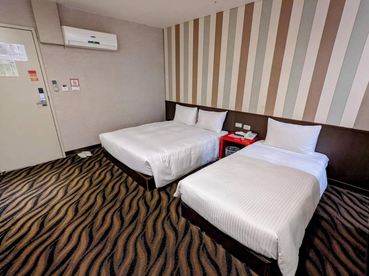 Liho Hotel Tainan Bagian luar foto