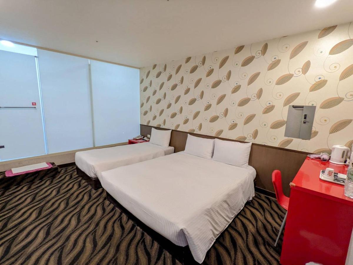 Liho Hotel Tainan Bagian luar foto