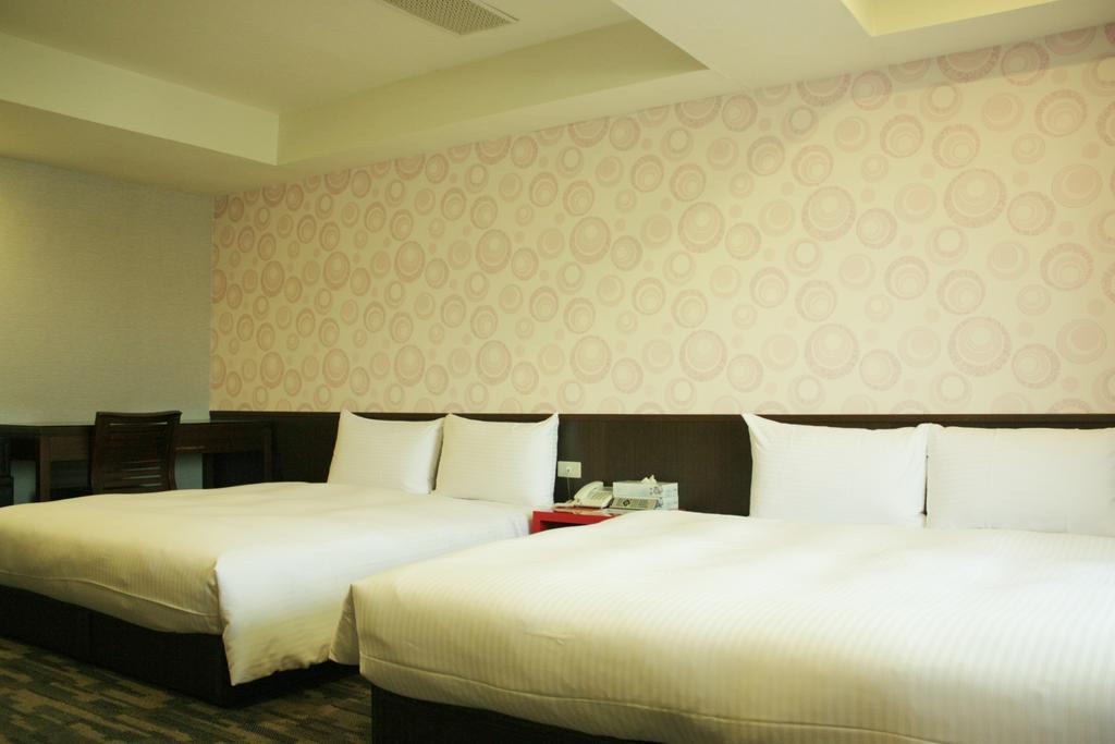 Liho Hotel Tainan Bagian luar foto