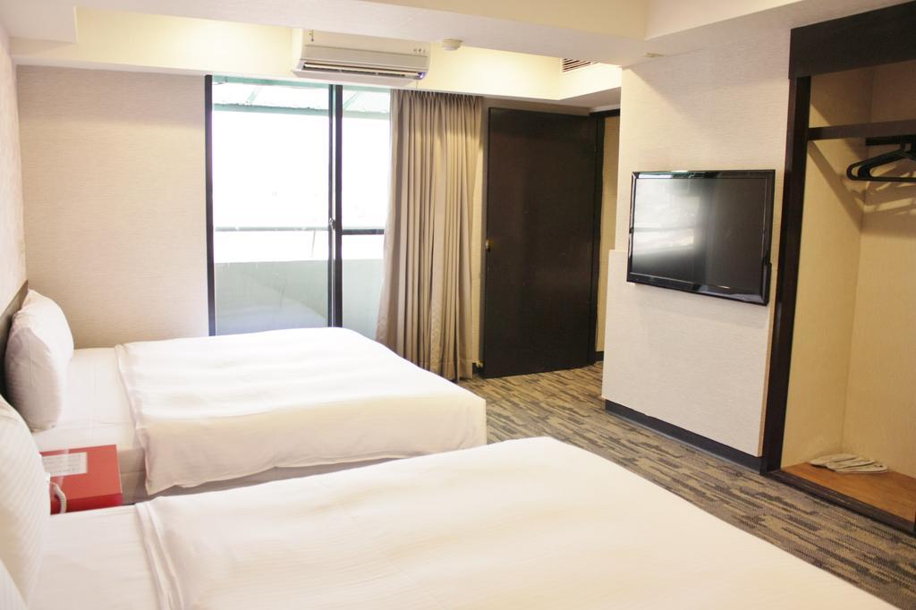 Liho Hotel Tainan Bagian luar foto