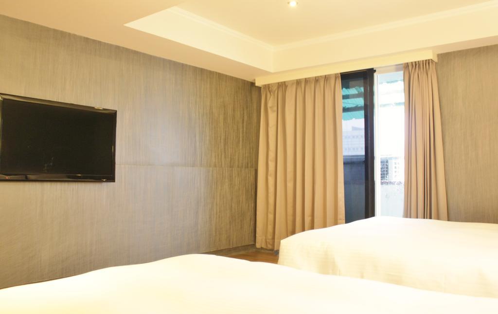 Liho Hotel Tainan Bagian luar foto