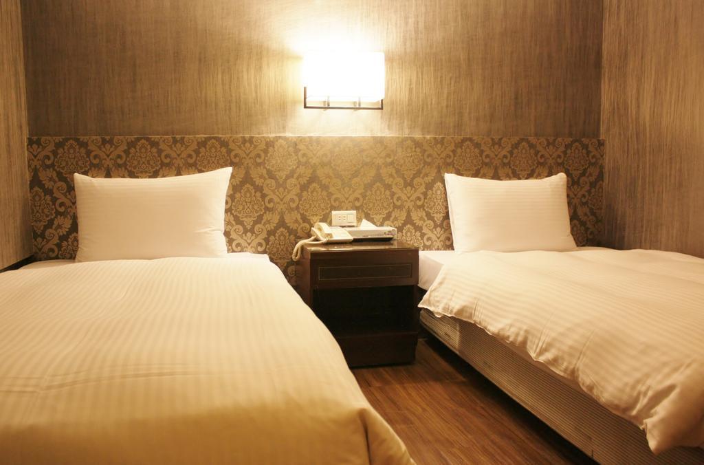 Liho Hotel Tainan Bagian luar foto