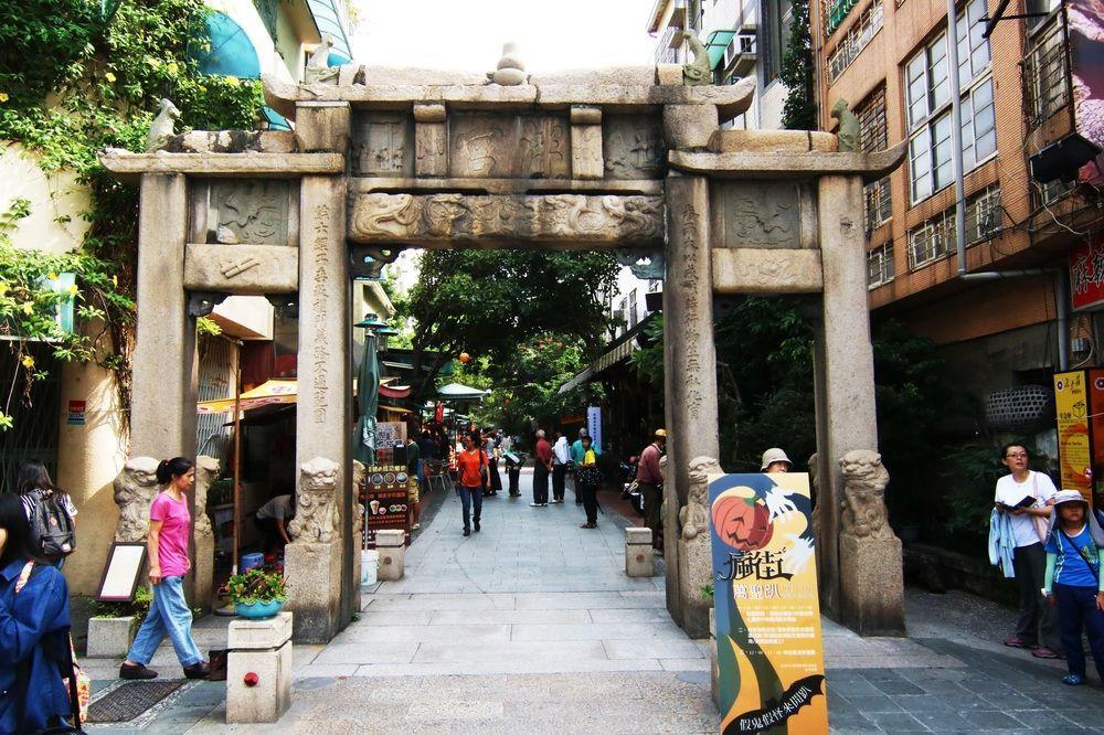 Liho Hotel Tainan Bagian luar foto