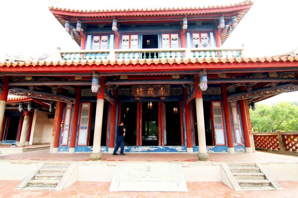 Liho Hotel Tainan Bagian luar foto
