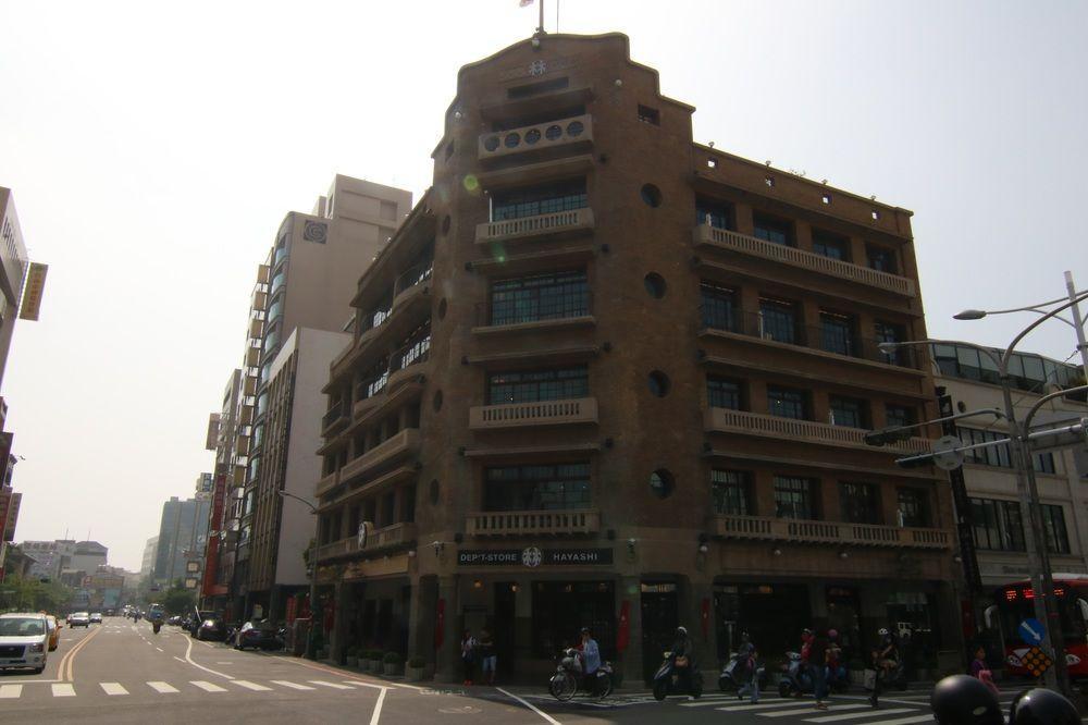 Liho Hotel Tainan Bagian luar foto