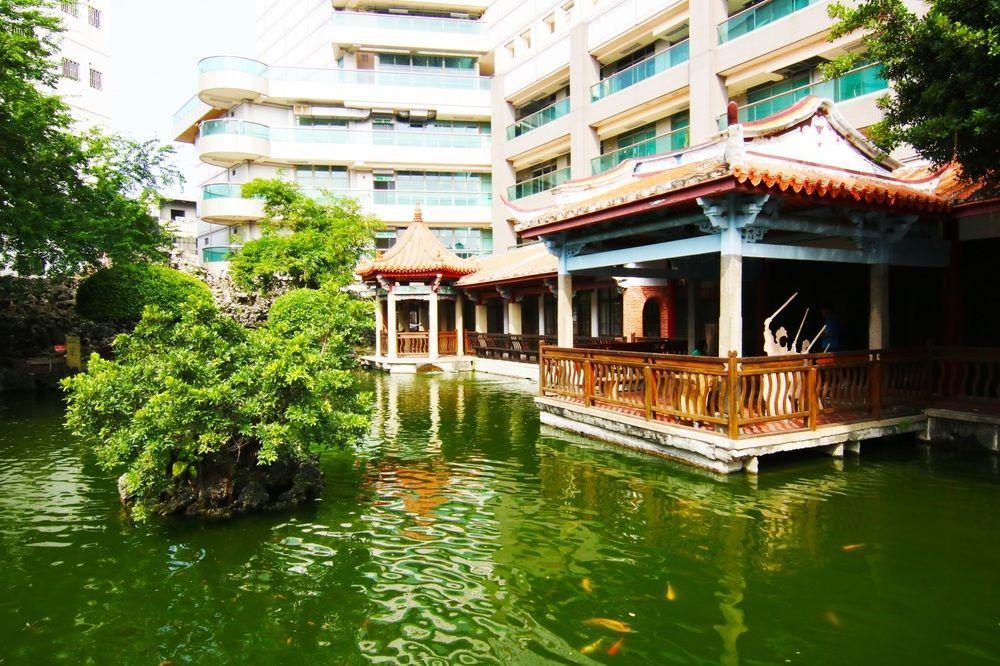 Liho Hotel Tainan Bagian luar foto