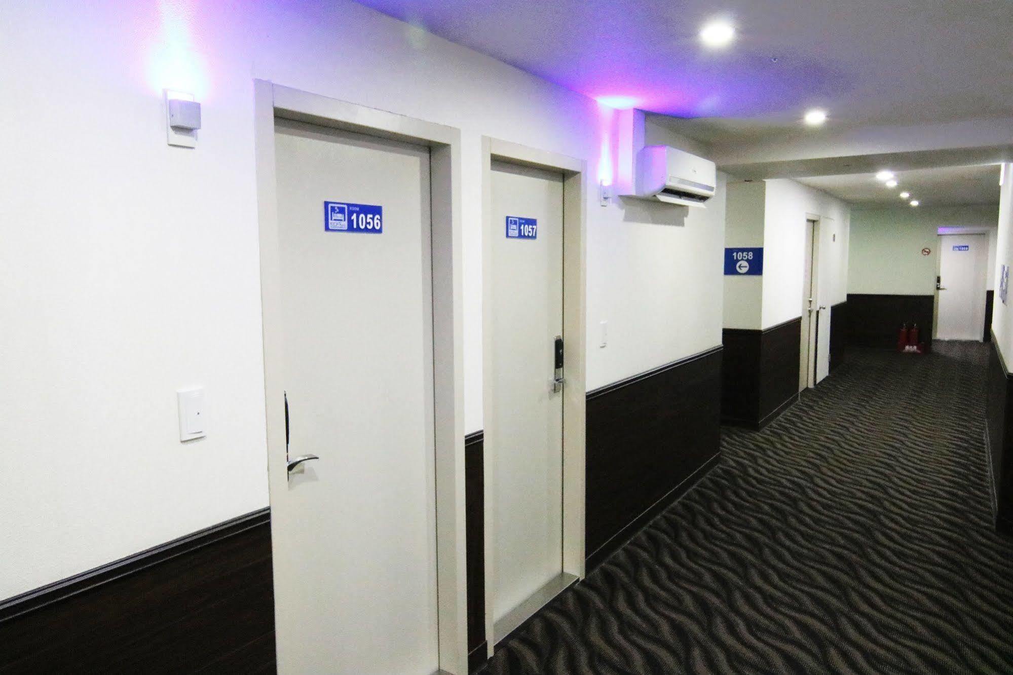 Liho Hotel Tainan Bagian luar foto