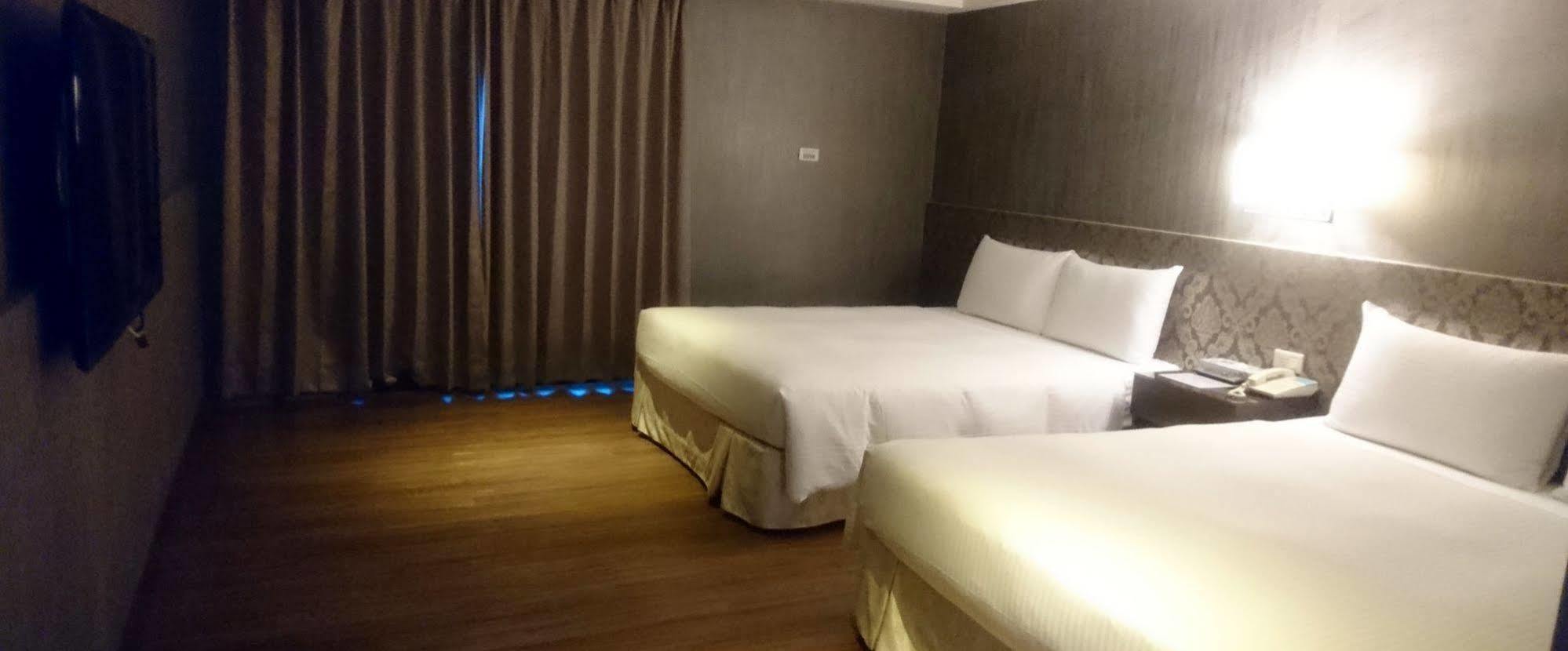 Liho Hotel Tainan Bagian luar foto