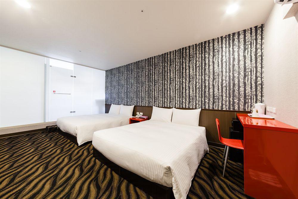 Liho Hotel Tainan Bagian luar foto