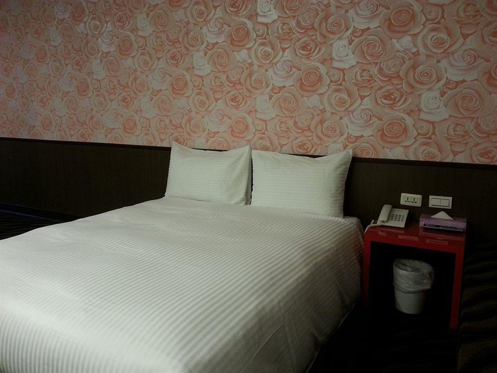 Liho Hotel Tainan Bagian luar foto