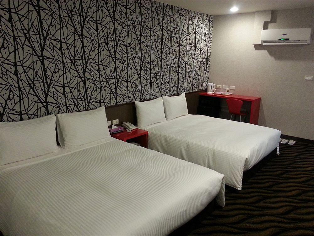 Liho Hotel Tainan Bagian luar foto