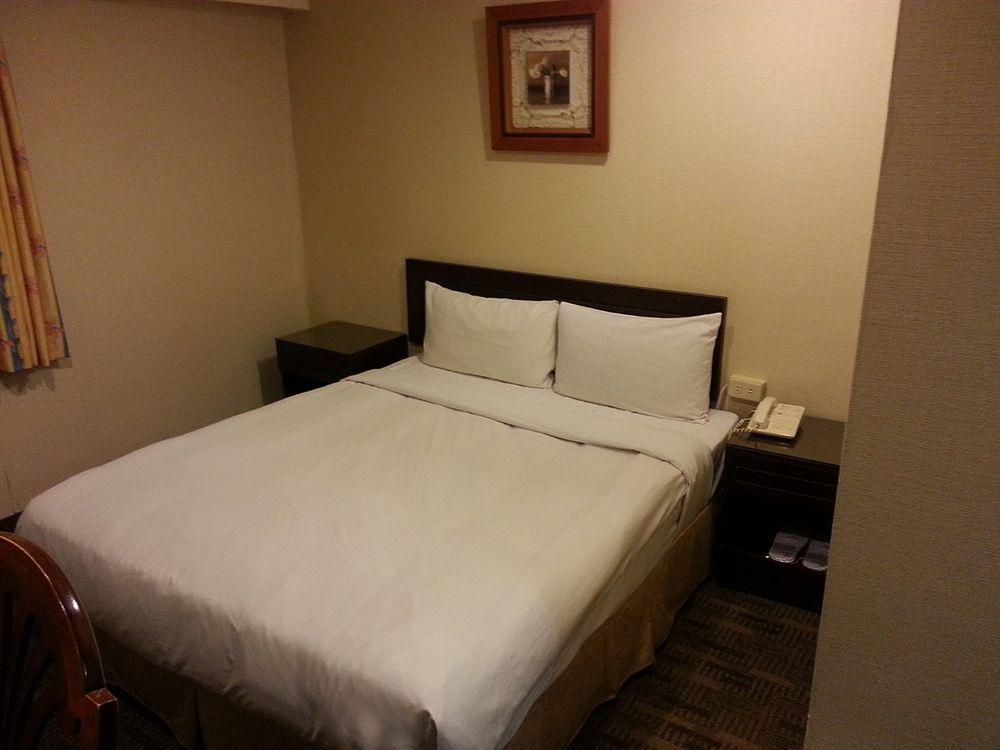 Liho Hotel Tainan Bagian luar foto