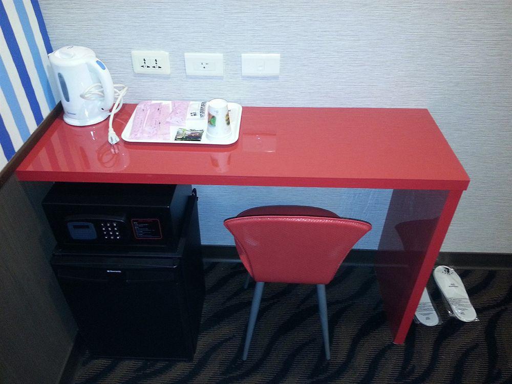 Liho Hotel Tainan Bagian luar foto