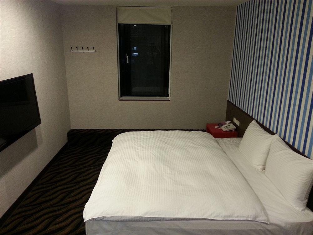 Liho Hotel Tainan Bagian luar foto